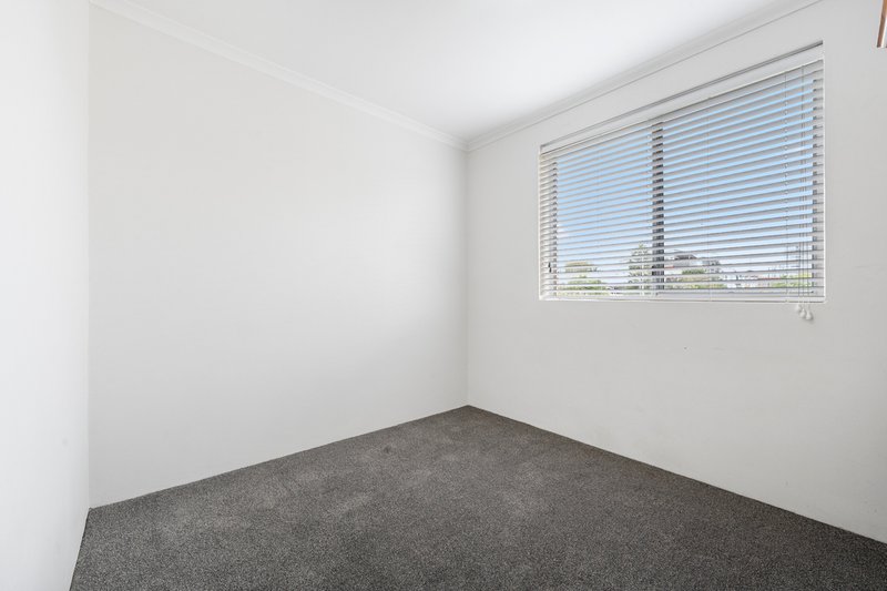 Photo - 5/76 Kitchener Street, Coorparoo QLD 4151 - Image 9