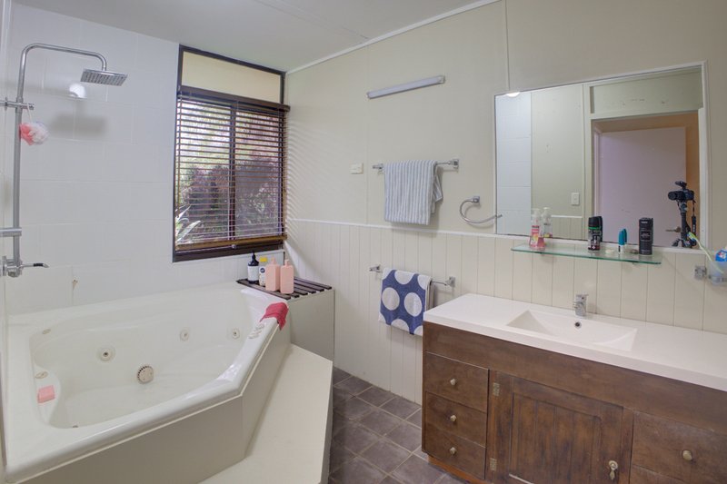 Photo - 58-60 Gascoyne Drive, Karalee QLD 4306 - Image 19