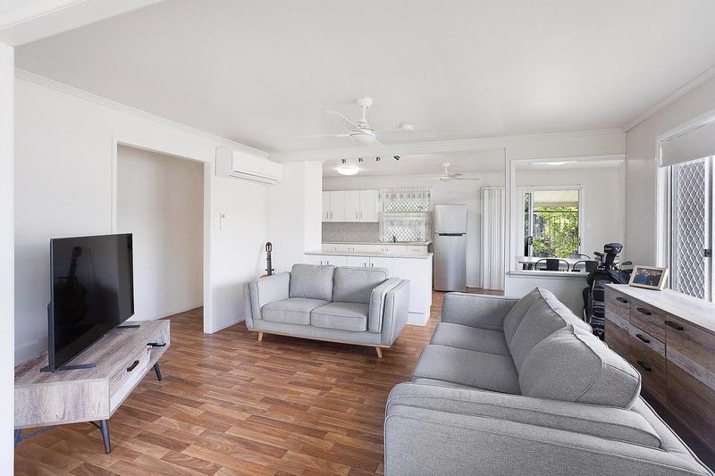 Photo - 58 Albert Street, The Range QLD 4700 - Image 2