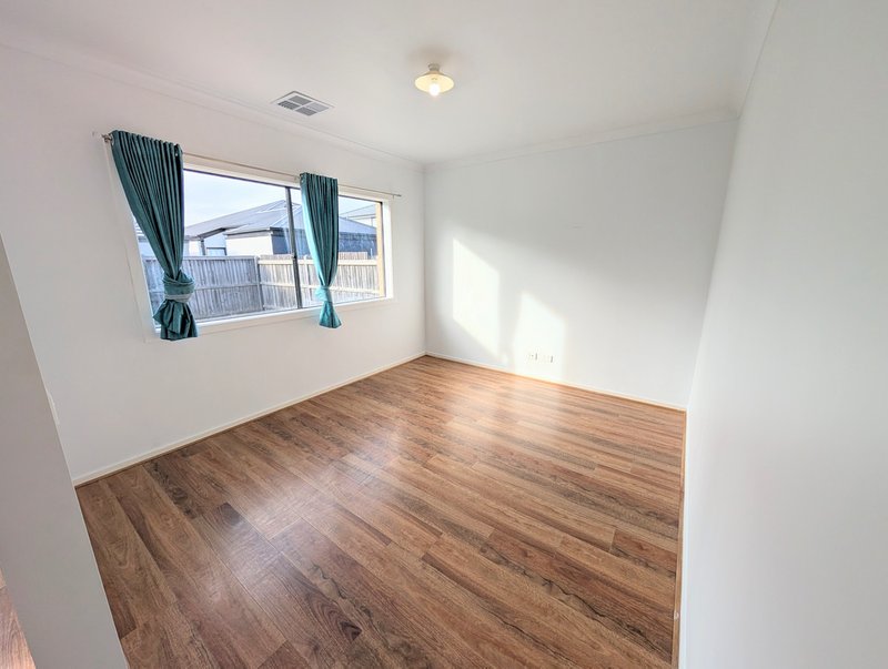Photo - 58 Albion Crescent, Mickleham VIC 3064 - Image 5