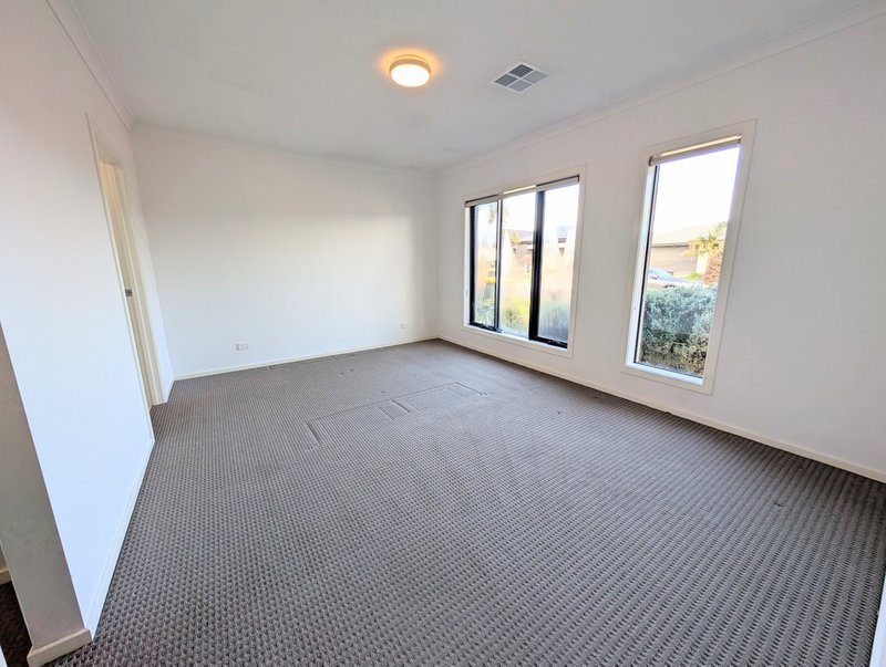 Photo - 58 Albion Crescent, Mickleham VIC 3064 - Image 7