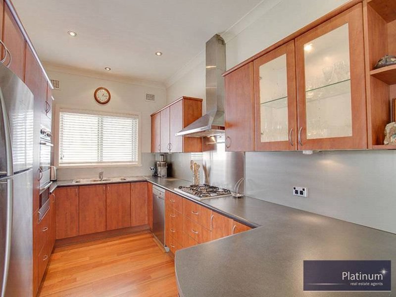 Photo - 58 Amourin Street, North Manly NSW 2100 - Image 3