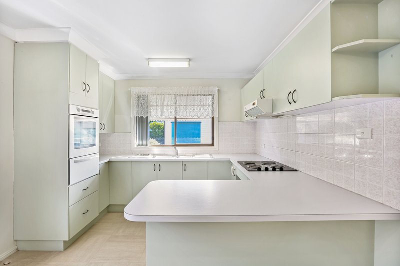 Photo - 58 Angophora Crescent, Kanahooka NSW 2530 - Image 2