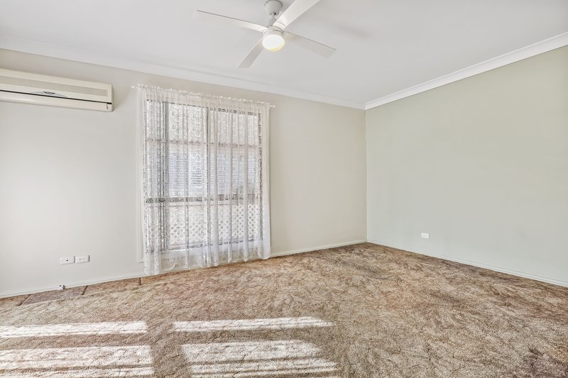 Photo - 58 Angophora Crescent, Kanahooka NSW 2530 - Image 3