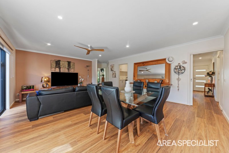 Photo - 58 Armidale Drive, Pakenham VIC 3810 - Image 6