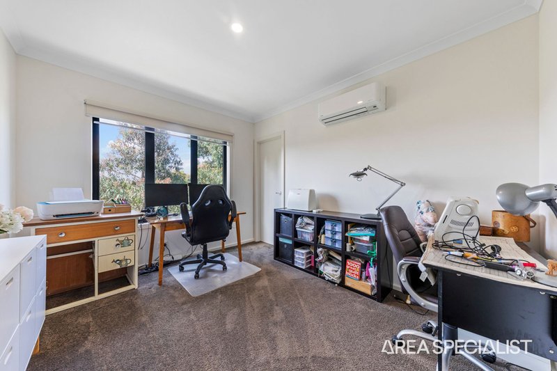 Photo - 58 Armidale Drive, Pakenham VIC 3810 - Image 16