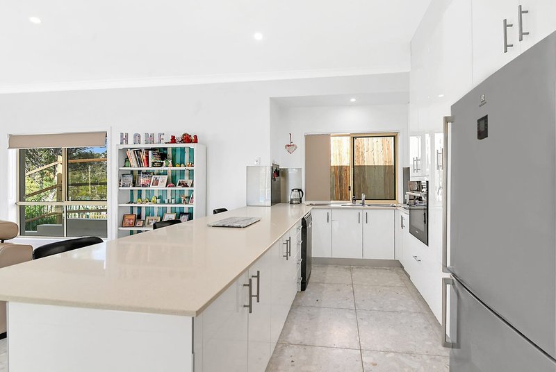 Photo - 58 Arnold Palmer Drive, Parkwood QLD 4214 - Image 8