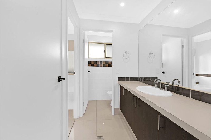 Photo - 58 Arnold Palmer Drive, Parkwood QLD 4214 - Image 16