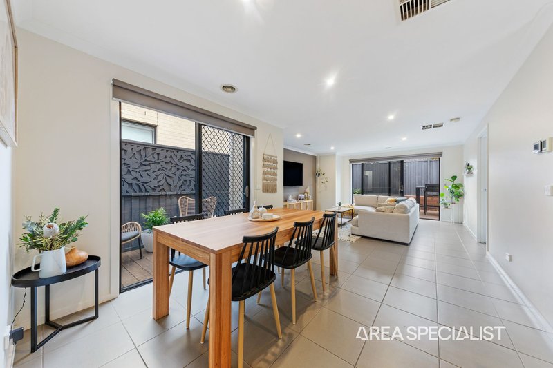 Photo - 58 Belmont Crescent, Pakenham VIC 3810 - Image 7