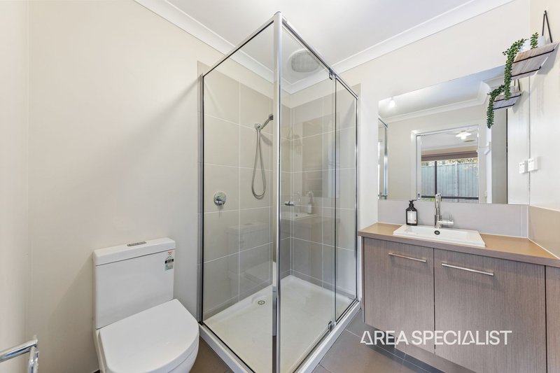 Photo - 58 Belmont Crescent, Pakenham VIC 3810 - Image 9