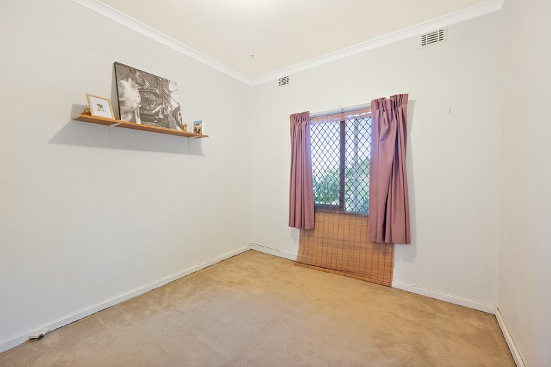 Photo - 58 Bendix Way, Girrawheen WA 6064 - Image 7