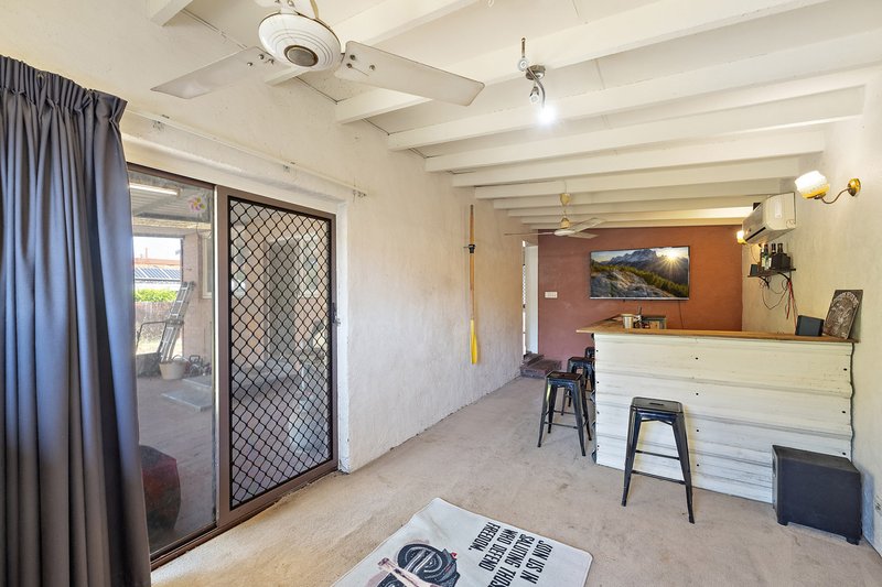 Photo - 58 Bendix Way, Girrawheen WA 6064 - Image 12