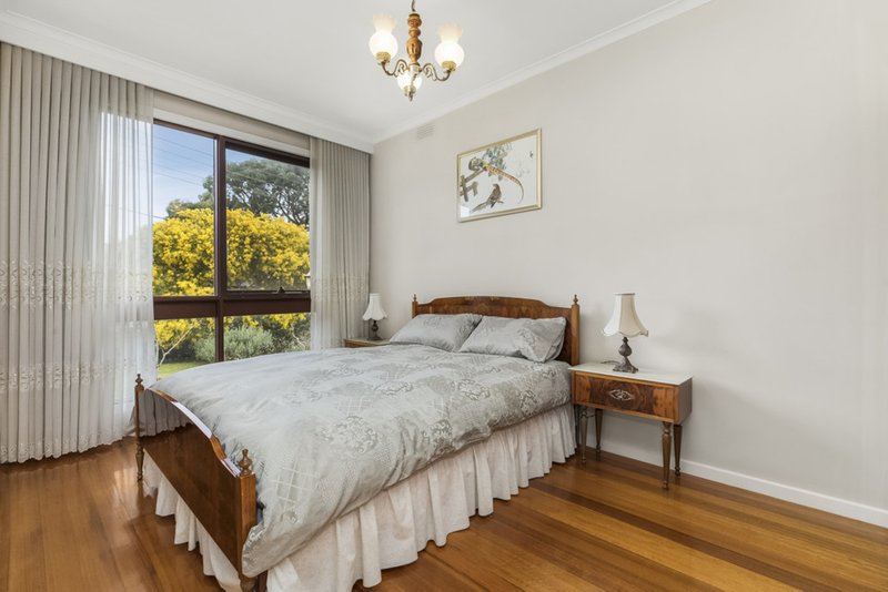 Photo - 58 Cambridge Drive, Glen Waverley VIC 3150 - Image 5