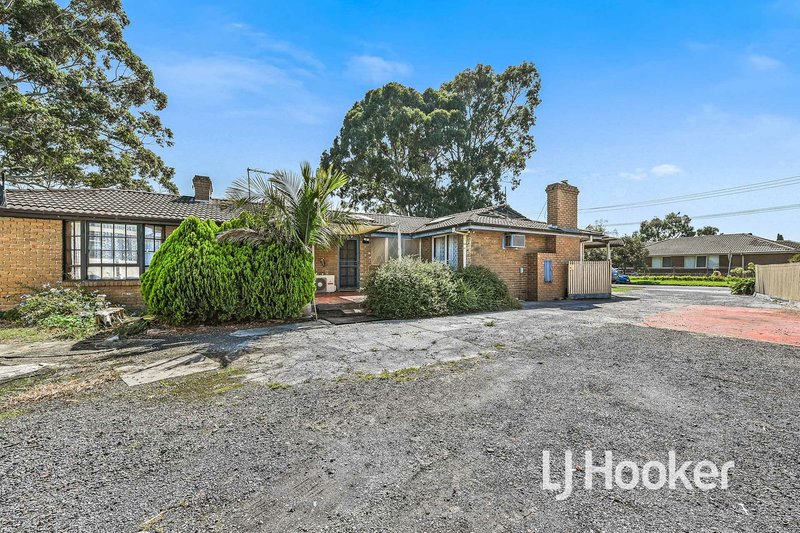 Photo - 58 Clairmont Avenue, Cranbourne VIC 3977 - Image 3