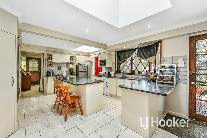 Photo - 58 Clairmont Avenue, Cranbourne VIC 3977 - Image 5