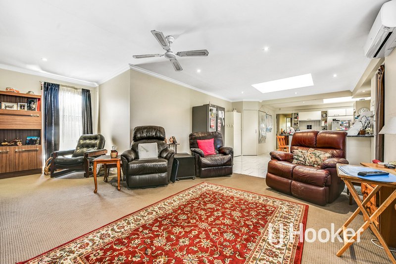 Photo - 58 Clairmont Avenue, Cranbourne VIC 3977 - Image 7