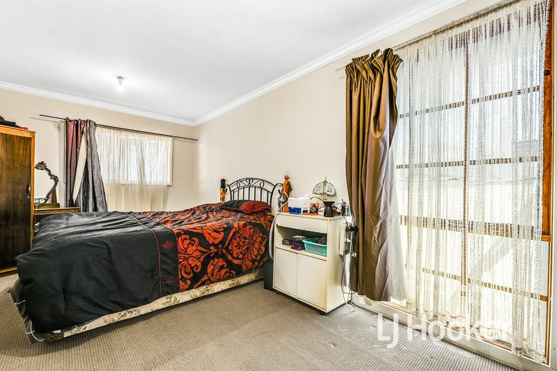 Photo - 58 Clairmont Avenue, Cranbourne VIC 3977 - Image 9