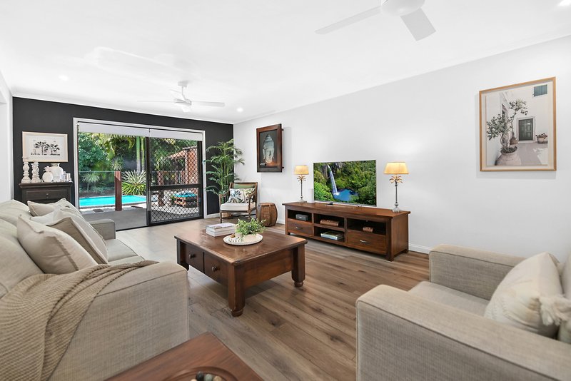 Photo - 58 Collins Crescent, Benowa QLD 4217 - Image 2