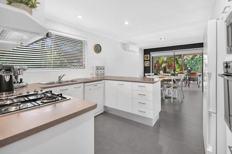 Photo - 58 Collins Crescent, Benowa QLD 4217 - Image 3