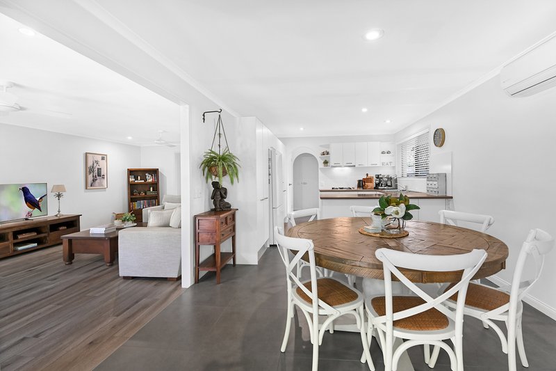 Photo - 58 Collins Crescent, Benowa QLD 4217 - Image 4