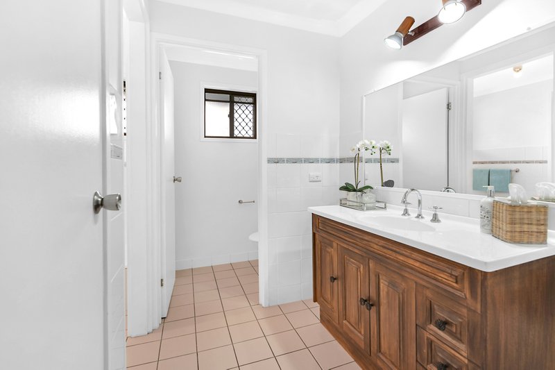 Photo - 58 Collins Crescent, Benowa QLD 4217 - Image 6