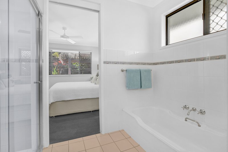 Photo - 58 Collins Crescent, Benowa QLD 4217 - Image 7