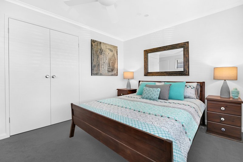 Photo - 58 Collins Crescent, Benowa QLD 4217 - Image 8