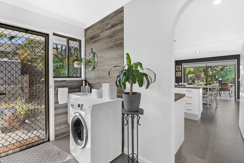 Photo - 58 Collins Crescent, Benowa QLD 4217 - Image 10