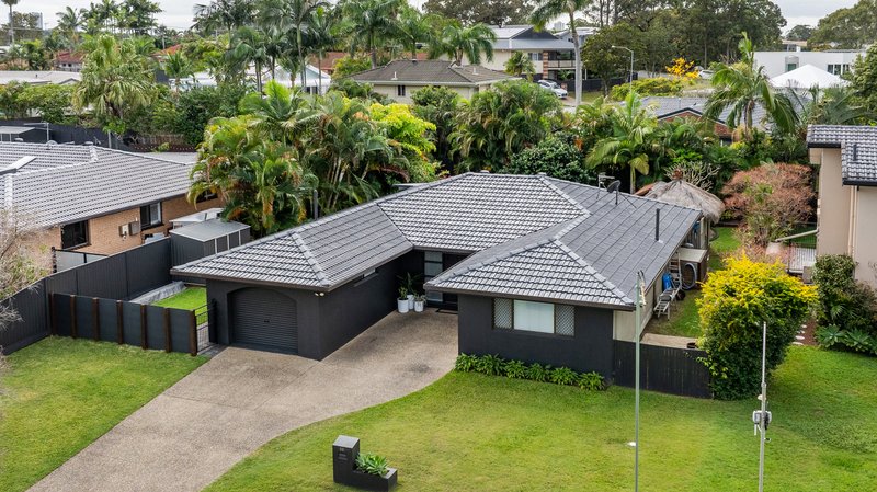 Photo - 58 Collins Crescent, Benowa QLD 4217 - Image 16