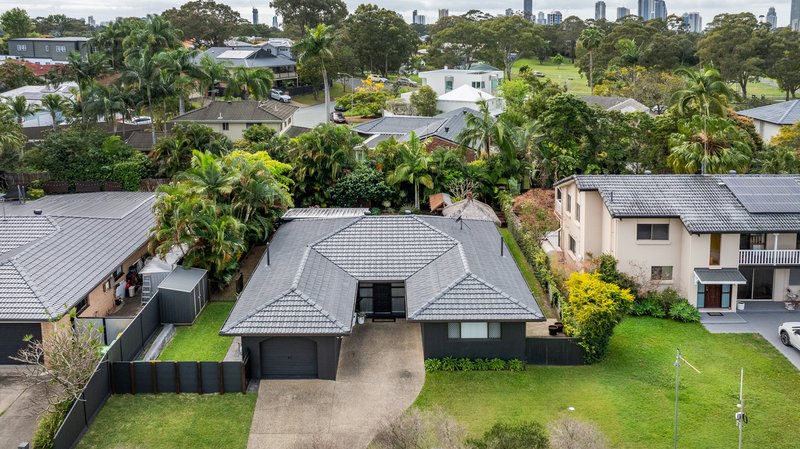 Photo - 58 Collins Crescent, Benowa QLD 4217 - Image 17