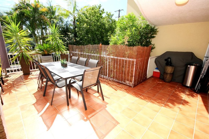 Photo - 5/8 Dalpura Street, Chevron Island QLD 4217 - Image 1