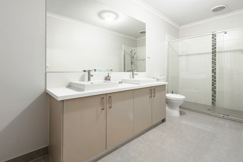 Photo - 58 Daymar Circuit, Craigieburn VIC 3064 - Image 6