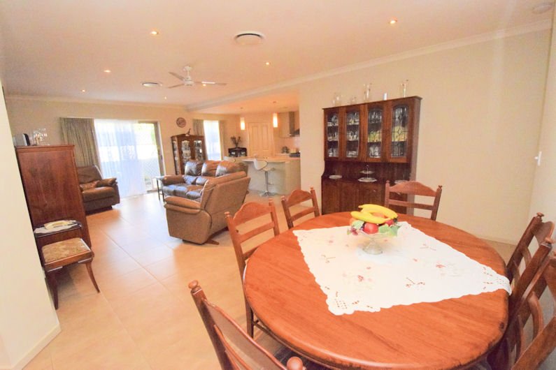 Photo - 58 Decimus Street, Deniliquin NSW 2710 - Image 3