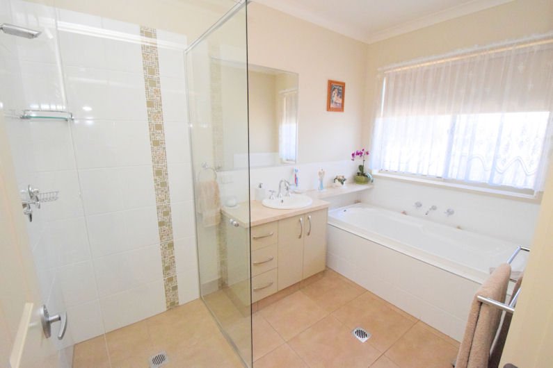 Photo - 58 Decimus Street, Deniliquin NSW 2710 - Image 5