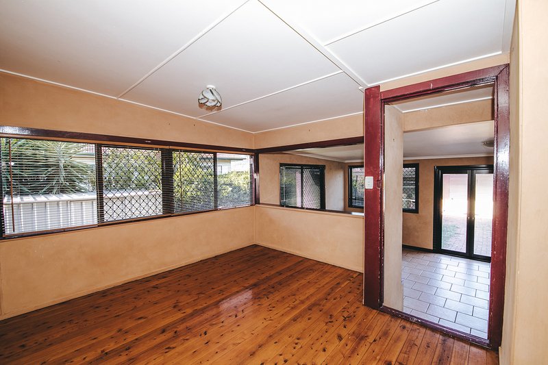 Photo - 58 Drayton Road, Harristown QLD 4350 - Image 3