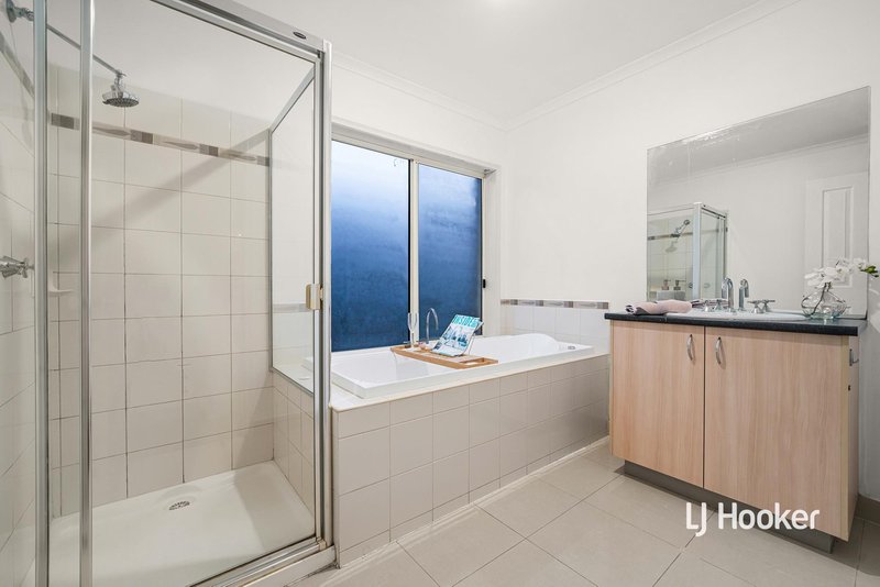 Photo - 58 Drysdale Crescent, Point Cook VIC 3030 - Image 17