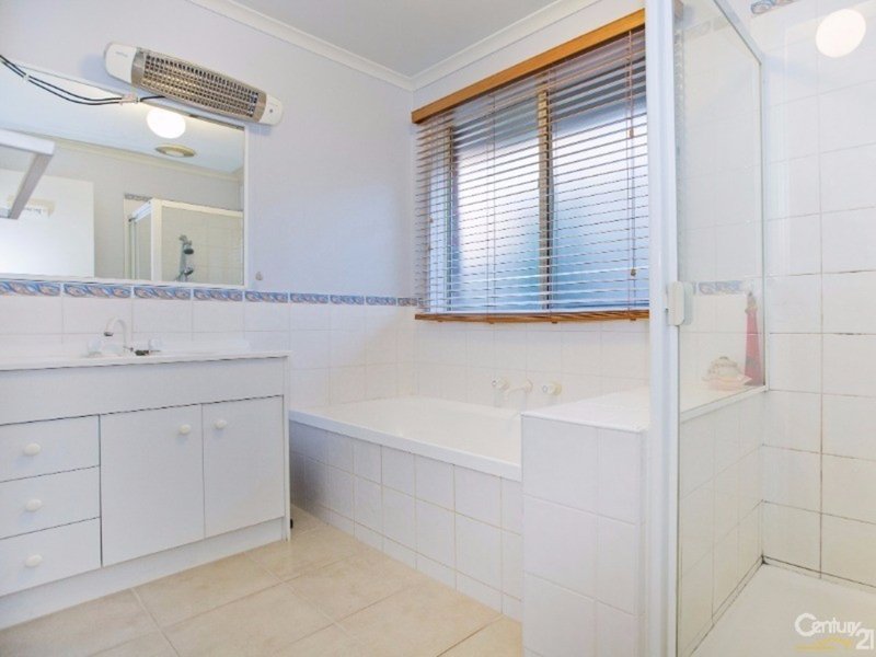 Photo - 58 Ebony Drive, Pakenham VIC 3810 - Image 15