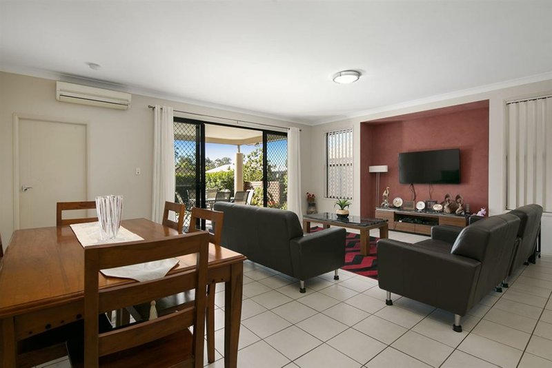 Photo - 58 Edenbrooke Drive, Sinnamon Park QLD 4073 - Image 4