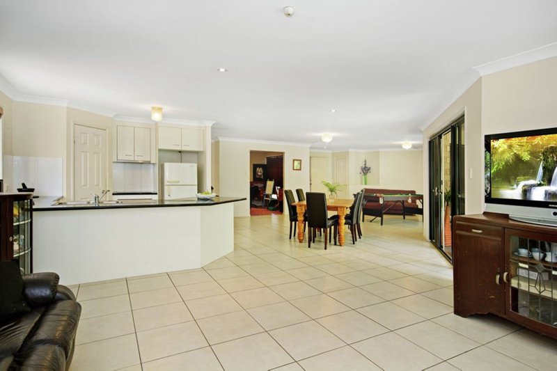 Photo - 58 Glenfinnan Court, Forest Glen QLD 4556 - Image 6