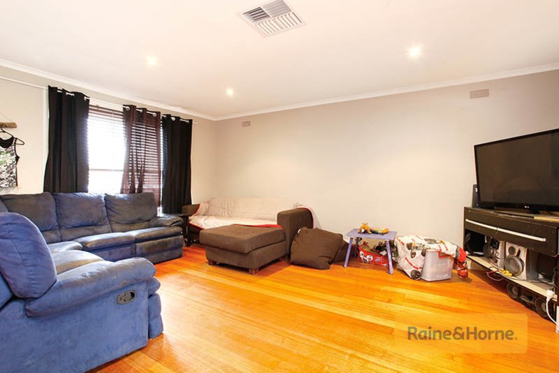 Photo - 58 Grace Street, Melton South VIC 3338 - Image 3