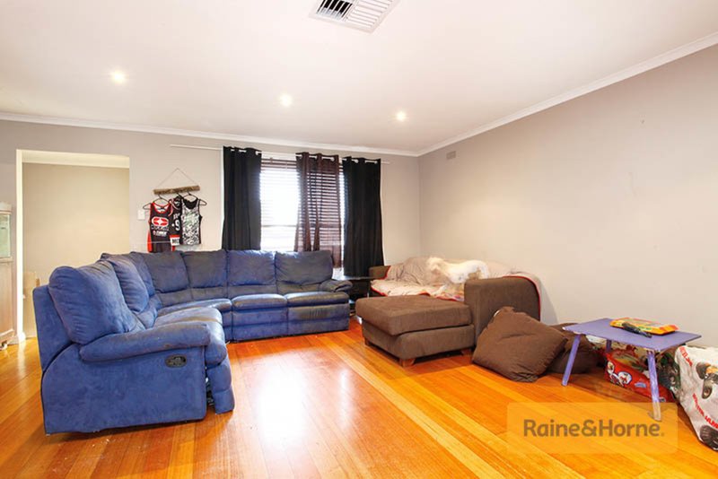 Photo - 58 Grace Street, Melton South VIC 3338 - Image 4