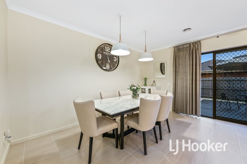 Photo - 58 Highmount Drive, Hampton Park VIC 3976 - Image 10