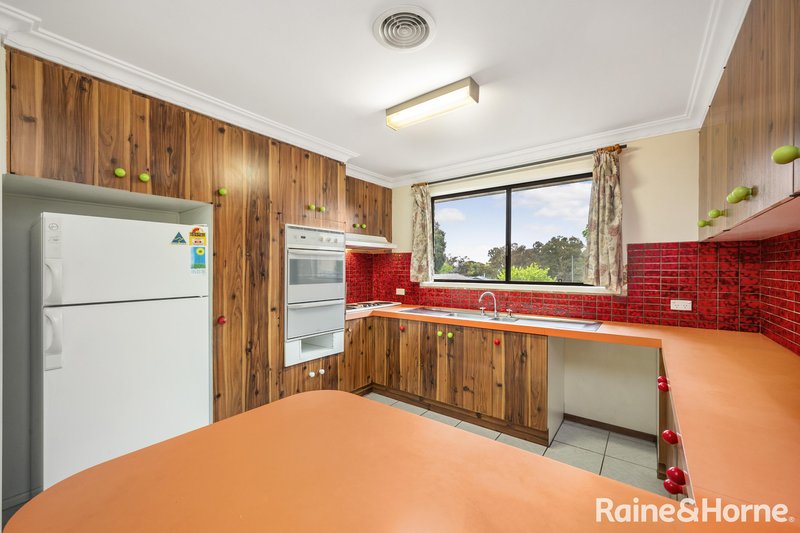 Photo - 58 Holden Crescent, Wanniassa ACT 2903 - Image 6