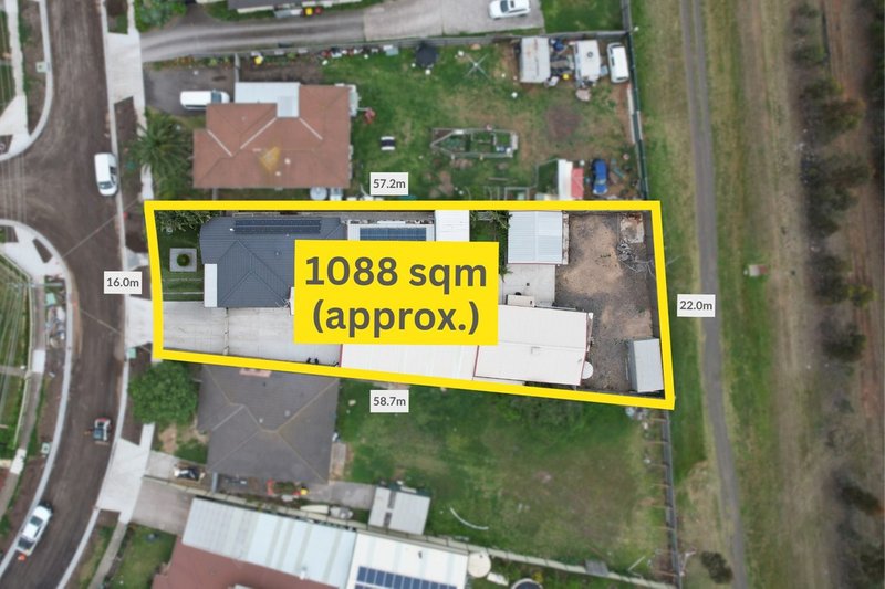 Photo - 58 Hotham Crescent, Hoppers Crossing VIC 3029 - Image 21