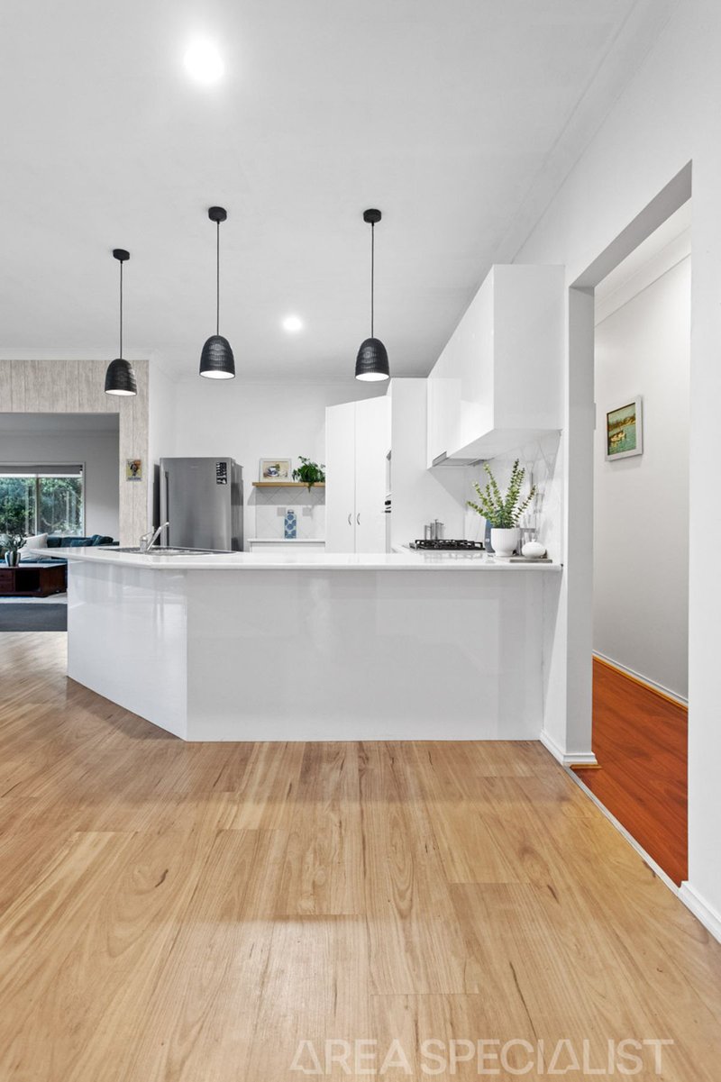 Photo - 58 Huntingtower Crescent, Langwarrin VIC 3910 - Image 4