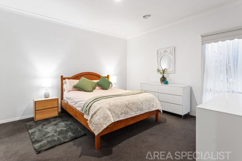 Photo - 58 Huntingtower Crescent, Langwarrin VIC 3910 - Image 9