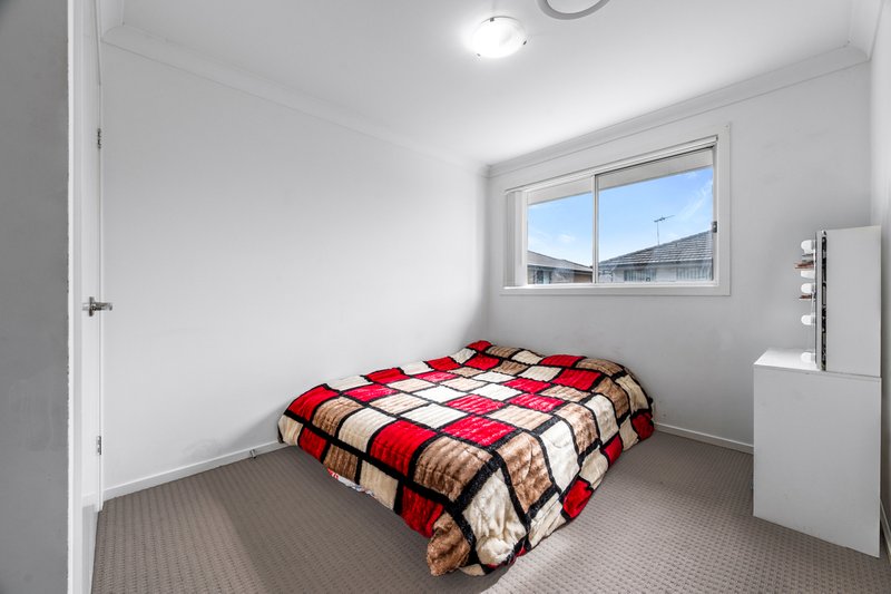 Photo - 58 Ingleburn Gardens Drive, Bardia NSW 2565 - Image 8