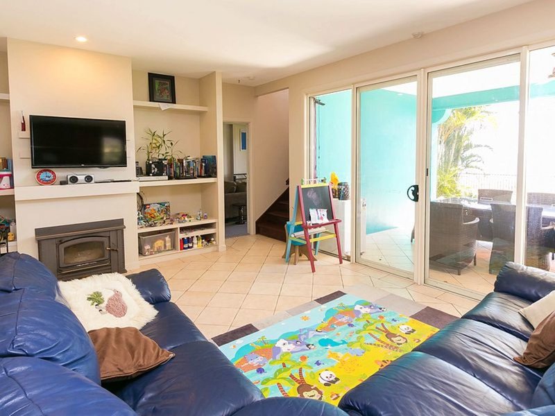 Photo - 58 Kingfisher Pde , Toogoom QLD 4655 - Image 7