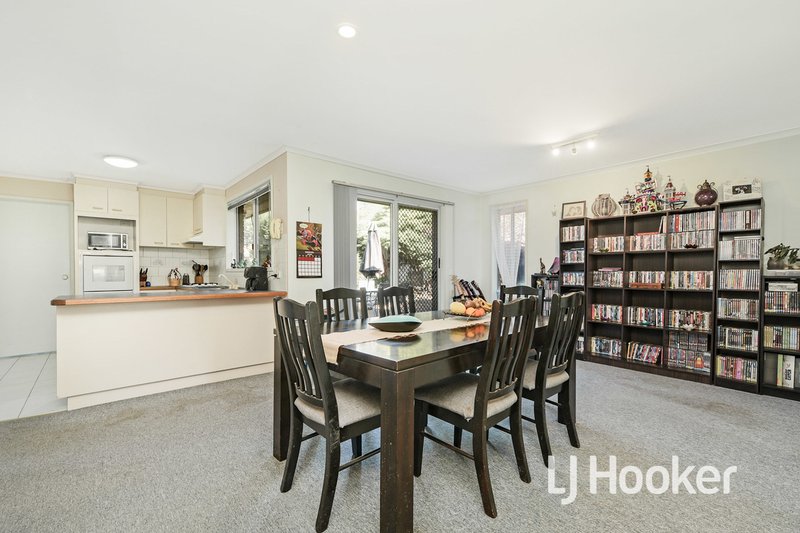 Photo - 58 Lawless Drive, Cranbourne North VIC 3977 - Image 2