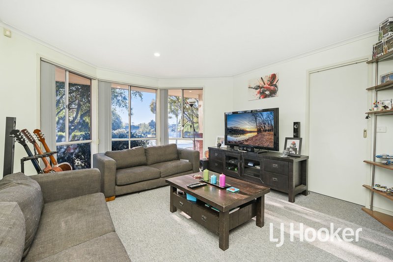 Photo - 58 Lawless Drive, Cranbourne North VIC 3977 - Image 5